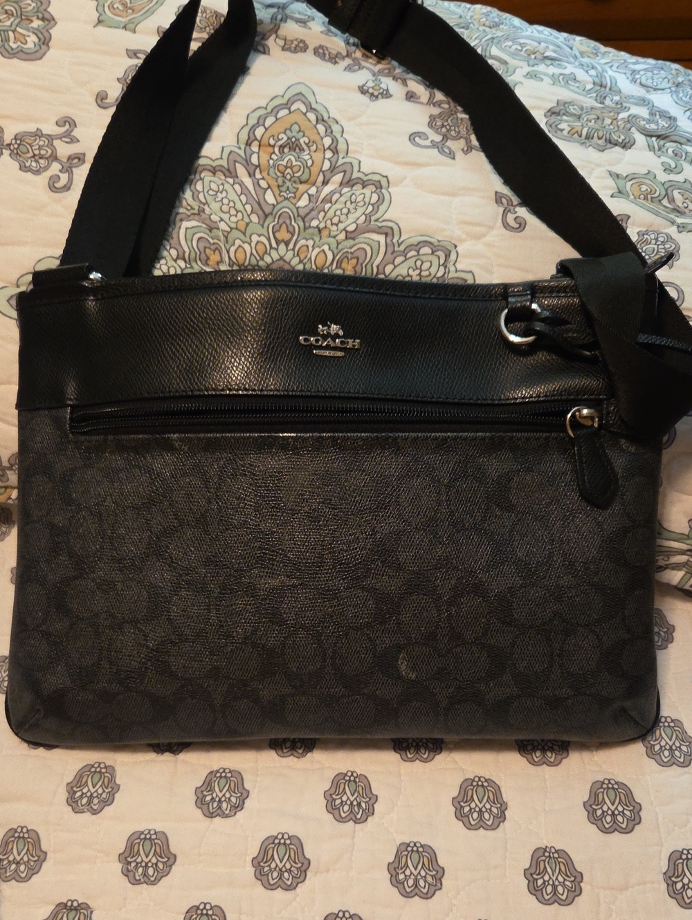 Coach Black Signature Canvas Messenger Bag.  Outside Pockets, Inside Pickets
